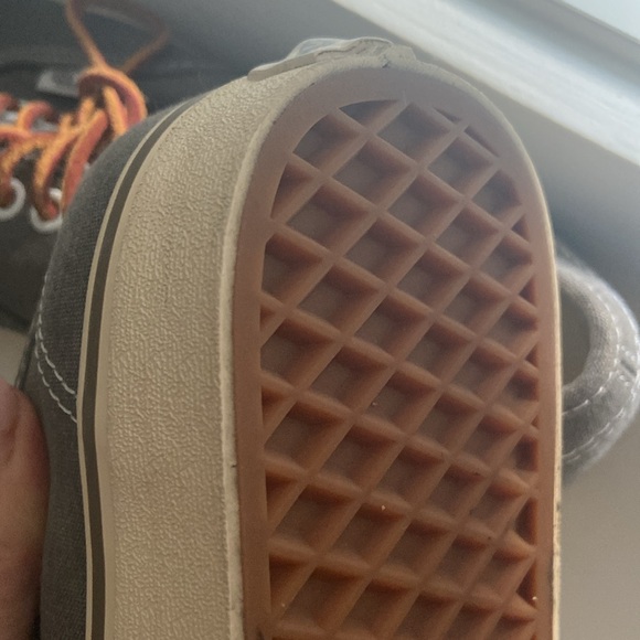 Vans   OFF THE WALL Gray NEW Lace Up - Men Size 9 / ladies 10.5 - Picture 2 of 7